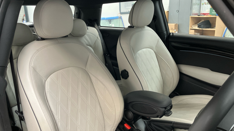 MINI Hatchback 1.5 Cooper Exclusive 3dr Auto Petrol Hatchback